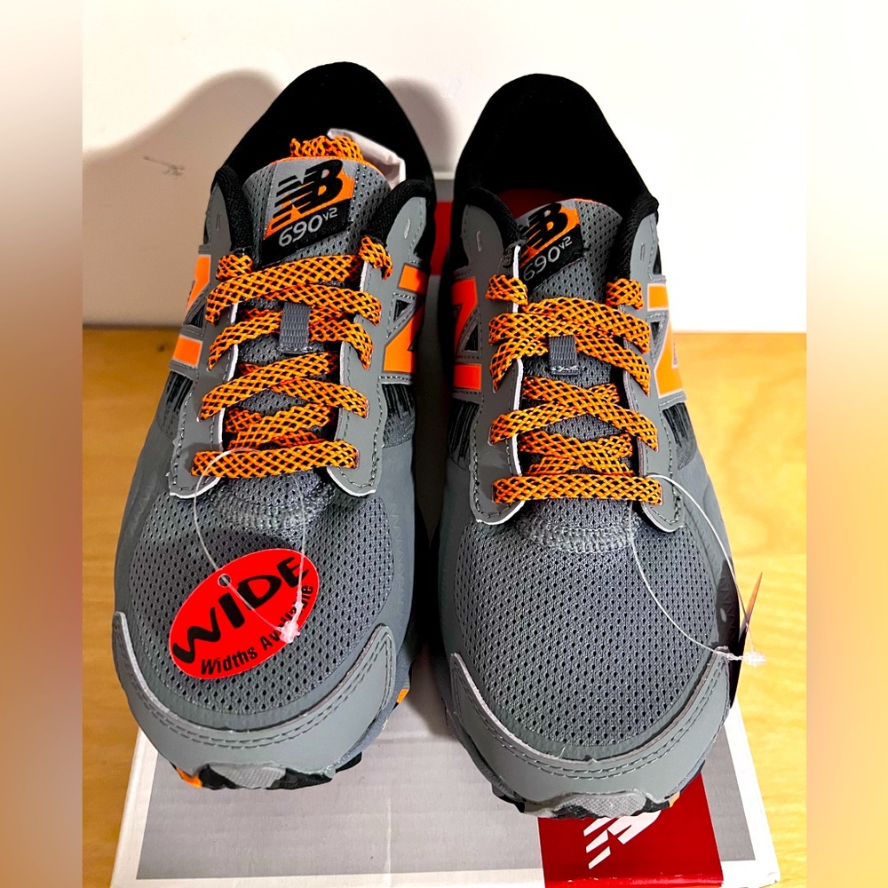 New Balance Grade School Youth 690V2 - Size 4 wide / Orange & Grey/ BRAND NEW!